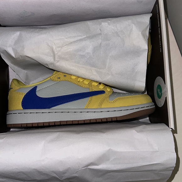 Travis Scott × Wmns Size 6 Air Jordan 1
Retro Low OG SP 'Canary' - Picture 3 of 7